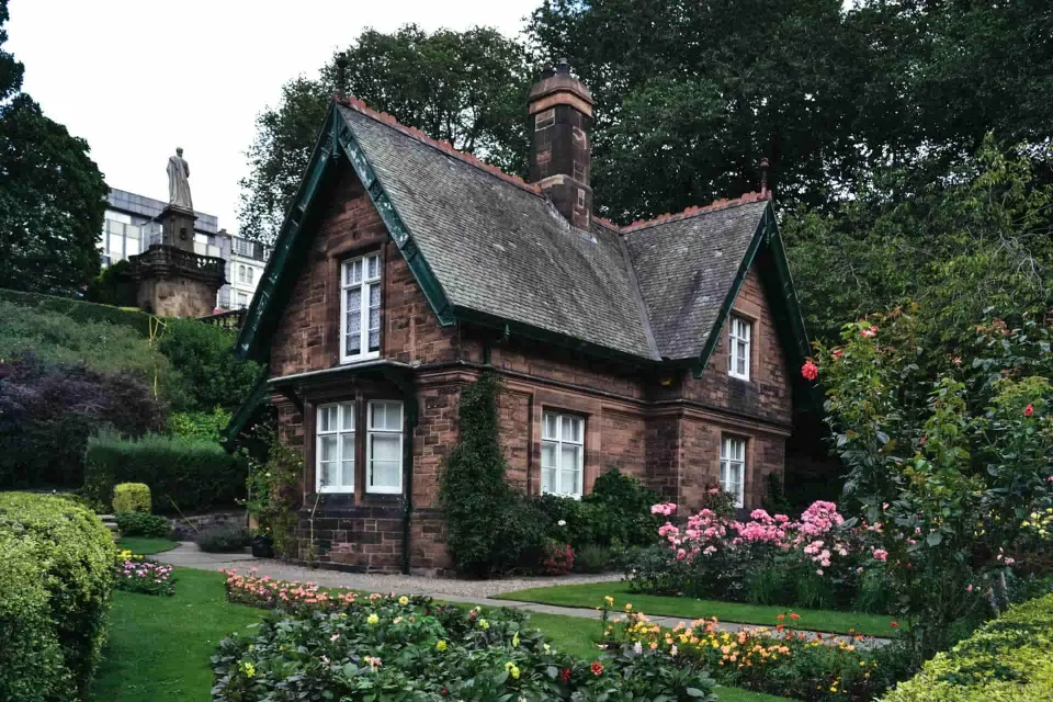What to Do If You Don't Have a UK Guarantor for Your Student House